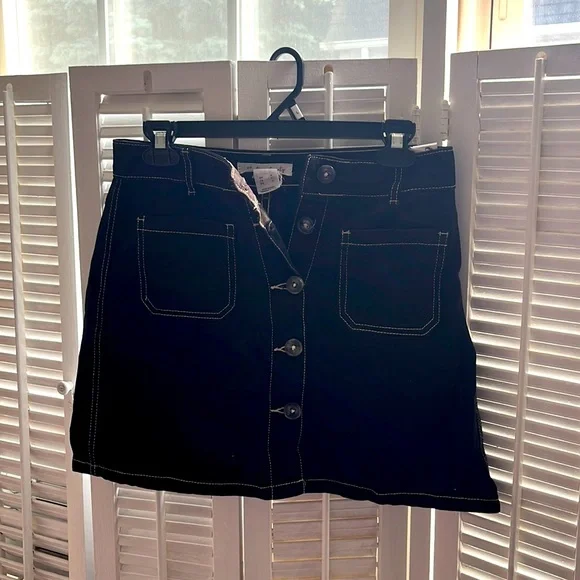 Black mini skirt - Picture 1 of 1